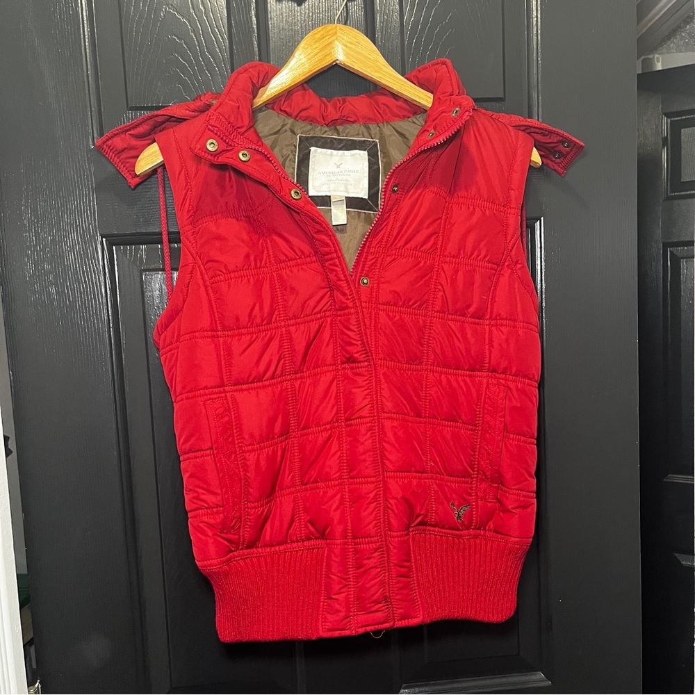 AMERICAN EAGLE OUTFITTERS Women Puffer Vest Faux Fur Hood Red Size Large